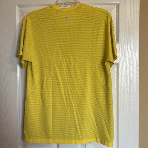 Lululemon men’s yellow striped V neck athletic t-shirt size medium - Picture 6 of 10